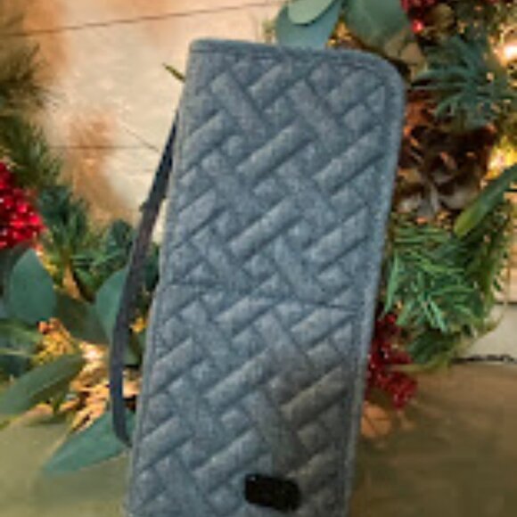 lug 2 pc Grey Quilted travel set - Picture 2 of 15